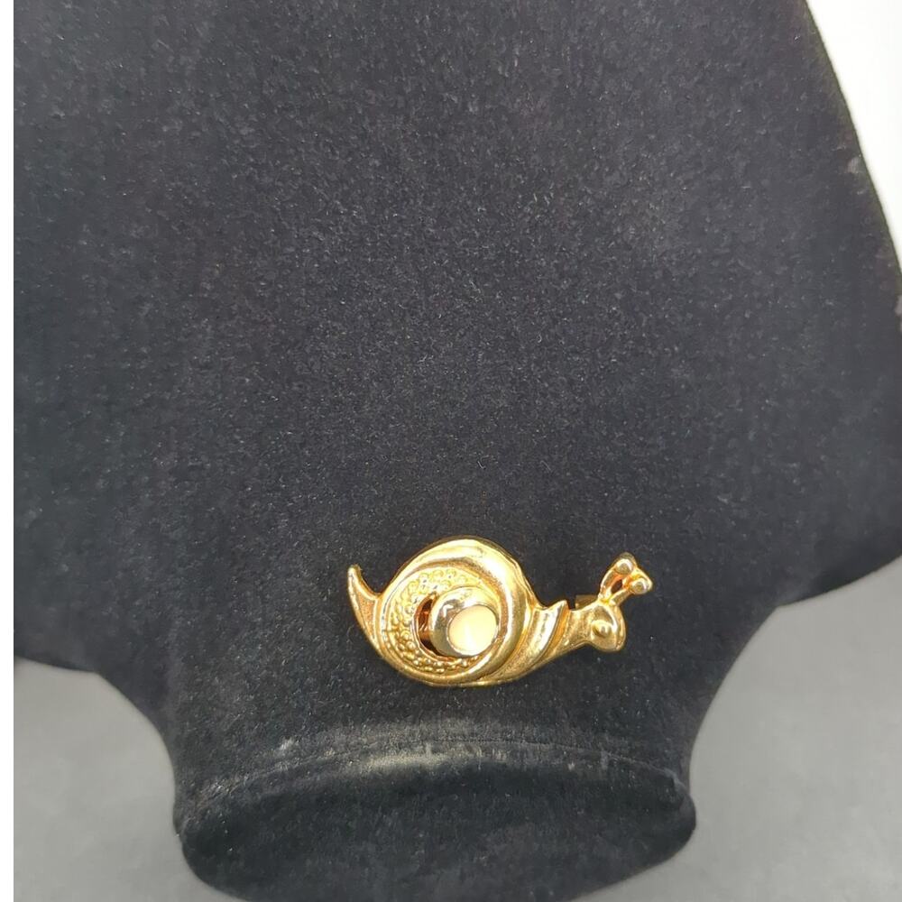Vintage Fashion BROOCH PIN Goldtone Snail Enamel